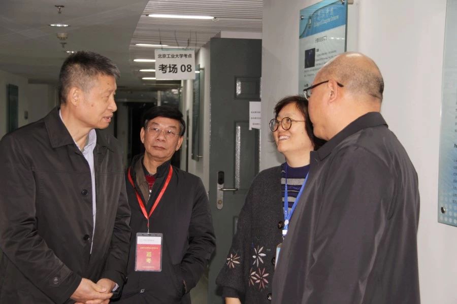 中稅協(xié)副會長兼秘書長李林軍在考點巡考。