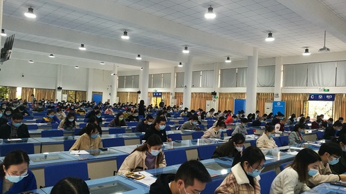 圖三、現(xiàn)場(chǎng)巡考.jpg