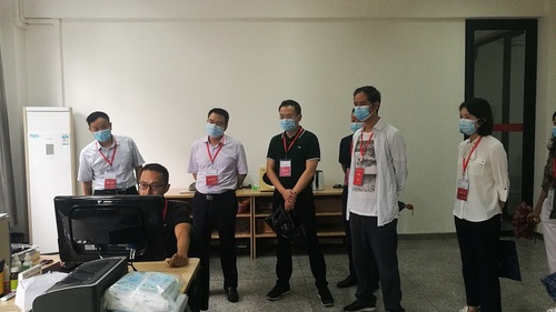 財政廳副廳長黎家遠、省注協(xié)秘書長易德鶴與省考委會成員到部分考點現(xiàn)場督查、指導工作.jpg